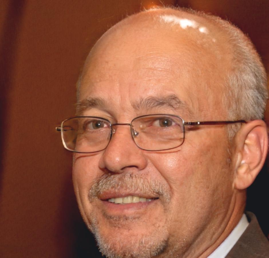 Declan Ashworth teaching business analytics