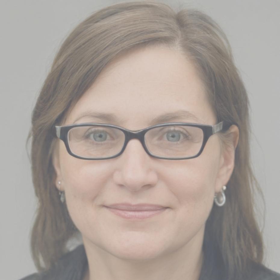 Sienna Caldwell sharing financial modeling expertise